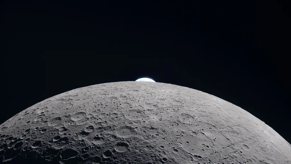 Обои на рабочий стол: Earth на горизонте