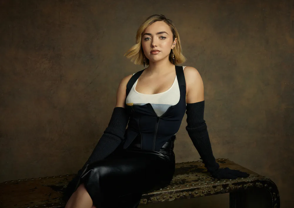 Обои Peyton List 1125x2436