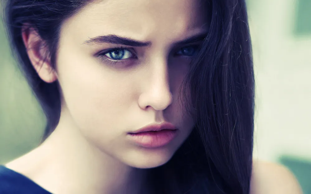 Wallpaper Brunette Girl Blue Eyes 1366x768