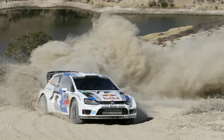 Ралли, Wrc, Volkswagen Polo R Wrc, Фольксваген, Гоночный автомобиль, Спорткар, Раллийная машина, Red Bull, Ред булл, Автоспорт, Гонки, Скорость, Драйв, Пыль, Облако пыли, Занос, Дрифт, Грунтовая дорога, Бездорожье, Горы, Река, Озеро, Пейзаж, Экстремальный