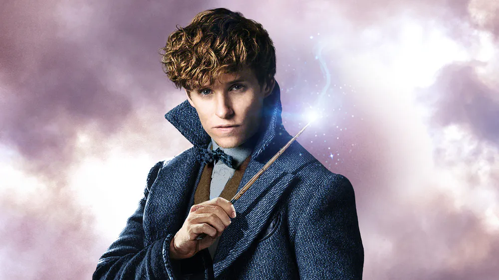 Wallpaper Eddie Redmayne as Newt Scamander in Fantastic Beasts: The Crimes of Grindelwald 2400x1350