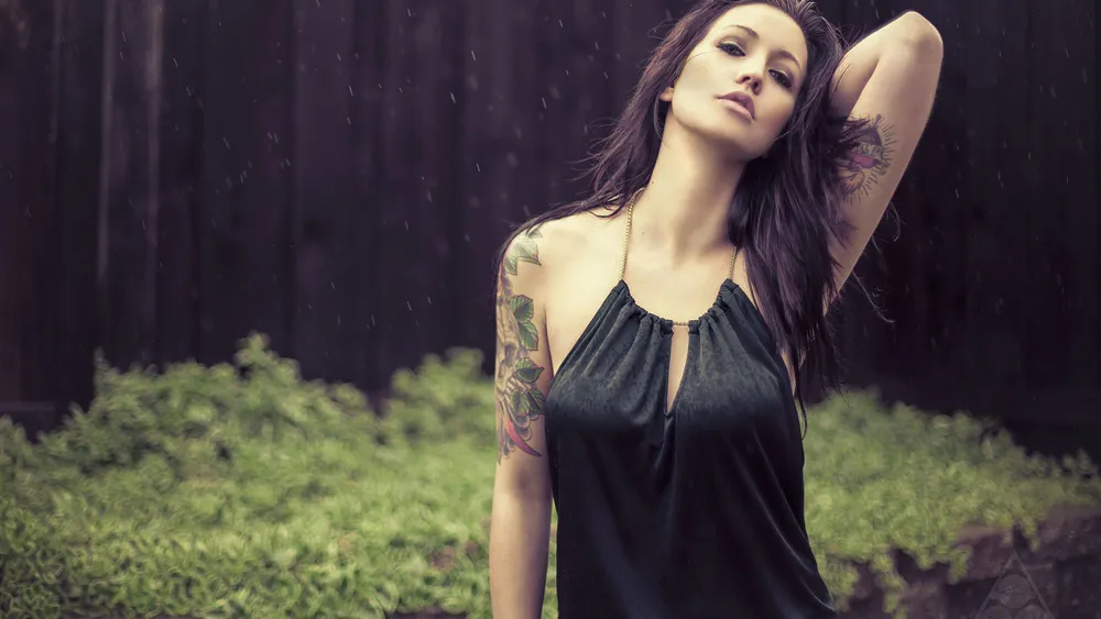 Wallpaper Tattooed model 1680x1050