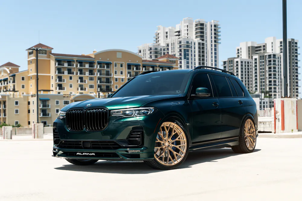 Обои BMW X7 1024x576